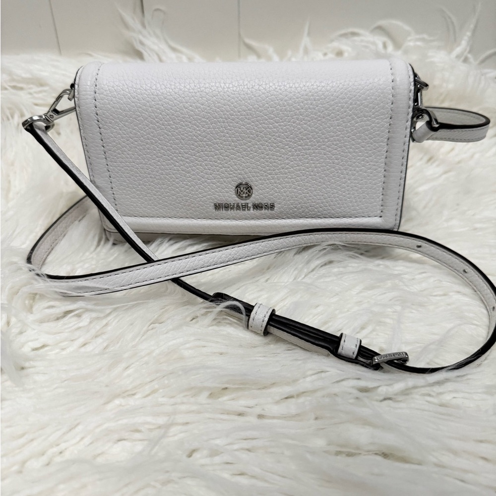 Michael Kors White Wristlet Clutch